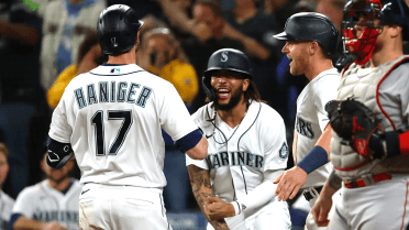 Haniger homers in 3rd straight game, Mariners top Bosox 5-4 - The