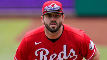 Reds place third baseman Mike Moustakas (calf) on IL