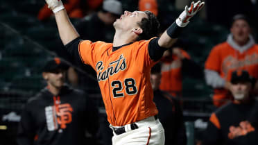 Posey homer gives Giants win vs. Reds in 17th