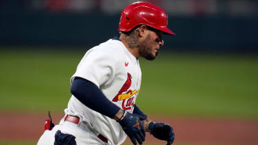 Cardinals catcher Yadier Molina suffers apparent foot injury