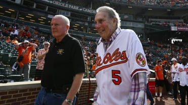 Brooks Robinson, Slick-Fielding Orioles Hall of Famer, Dies at 86 - The New  York Times