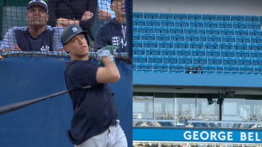 Gaze in astonishment at this photo of Aaron Judge making Chris Davis look  tiny