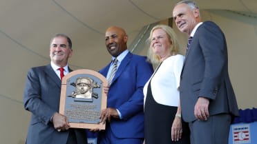 Short and sweet: Harold Baines focuses on family, teammates and hard work  in emotional Hall of Fame speech