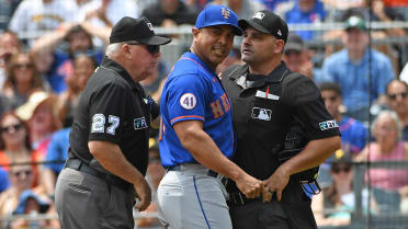 MLB suspende a manager de Mets por intentar pelotazo