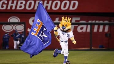 Join KC Royals mascot Sluggerrr for run onto baseball field
