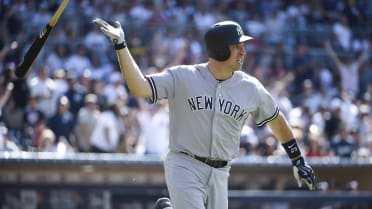 GIF: Yankees' Alfonso Soriano thinks he hit a home run and flips bat