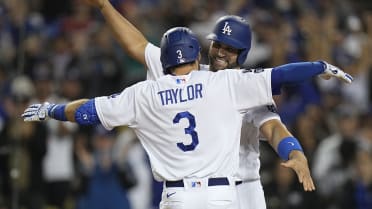 Chris Taylor smacks 3rd HR of night