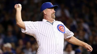 Pitcher Rick Sutcliffe of the Chicago Cubs winds back to pitch during  News Photo - Getty Images