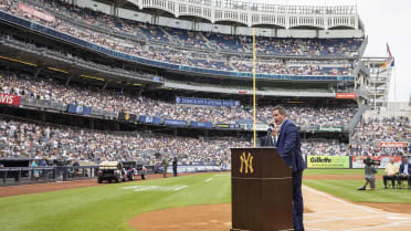 Honoring Bernie Williams at Yankee Stadium. With him Paul O'Neill, Jorge  Posada, Mariano Rivera, De…