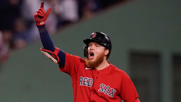 Boston Red Sox's Alex Verdugo using glove with Mexican flag colors during  quest for Gold Glove; 'It makes me think of my dad' 