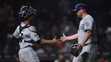 Comeback win gives Padres a 9-1 homestand