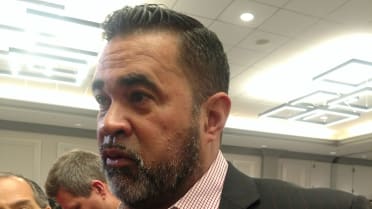 Guillen back at SoxFest; wants to 'help the organization