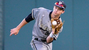 Giants draft Vanderbilt outfielder Bryan Reynolds with 59th pick