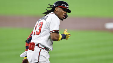 Ronald Acuña received his second Luis Aparicio Award - Líder en deportes