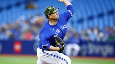 Ryu pitches 7 masterful innings, Blue Jays pound Red Sox