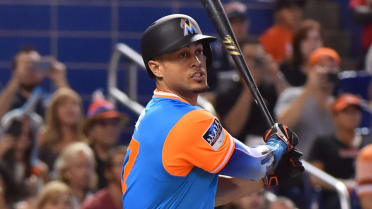 Giancarlo Stanton crushes 50th home run to lead Marlins to sweep