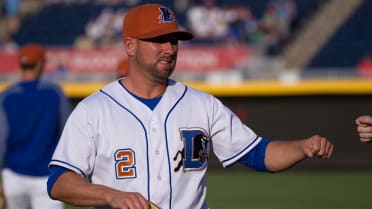 Tampa Bay Rays assistant hitting coach Dan DeMent, right, shakes