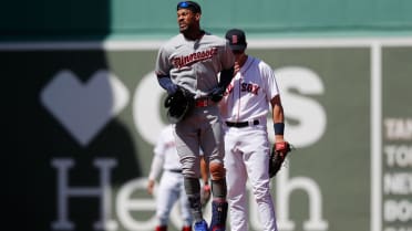 Byron Buxton Twins GIF - Byron Buxton Byron Buxton - Discover