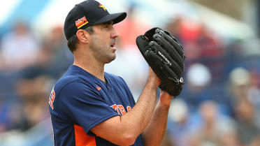 Justin Verlander Chugs From the Trophy, Jeremy Peña FaceTimes Mom