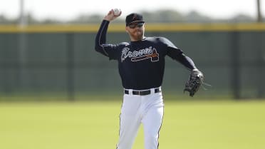 Freddie Freeman back with Braves, aiming for opening day