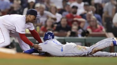 South Carolina's Jackie Bradley Jr. heads to third on a hit