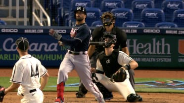 Braves' Nick Markakis will have his wrist looked at Saturday after being  hit by a pitch 