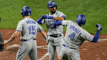 Suárez homers in 11th as Mariners top Blue Jays