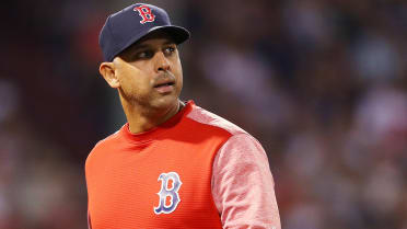 Pirates third base coach Joey Cora embraces mental approach to base running