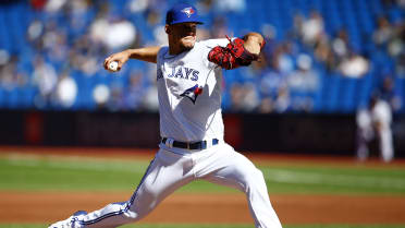 Blue Jays star Guerrero Jr. and former MVP Donaldson swap jerseys