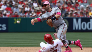Baseball players look better in pink on Mother's Day - CGTN