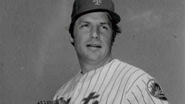 From the Archives: Tom Seaver Earns 300th Career Win (8.4.1985) 