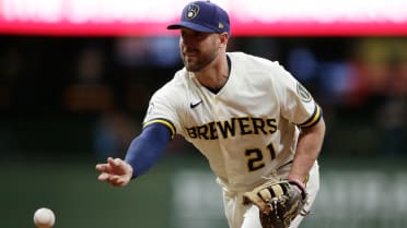 Milwaukee Brewers' Travis Shaw making parents proud