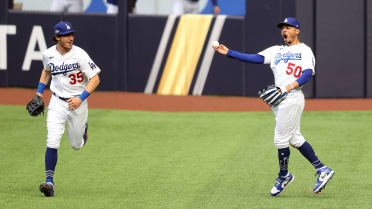 Dodgers' Mookie Betts makes another wild catch in NLCS Game 7 vs