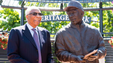 Baseball Hall Of Famer Frank Robinson Leaves Behind A Powerful Legacy Book  Review and Ratings by Kids - Meera Dolasia