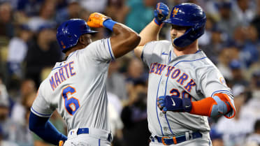 Houston, United States. 21st June, 2022. New York Mets first baseman Pete  Alonso (20) hits a solo home run in the top of the sixth inning of the MLB  game between the