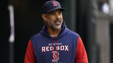 Why are Boston Red Sox players, coaches wearing No. 21? Kiké Hernández,  Alex Cora and others honoring Roberto Clemente 