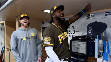 Franmil Reyes sings Whitney Houston's 'I Will Always Love You' at