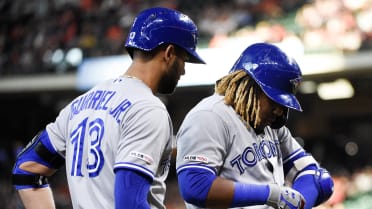 Vladimir Guerrero Jr. exits with finger injury vs. Reds