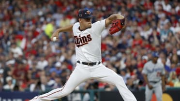 VIDEO: Javy Baez Throwing on the Gear and Catching Jose Berrios in