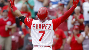 Reds' Eugenio Suarez shows off insane hairdo upon spring training arrival