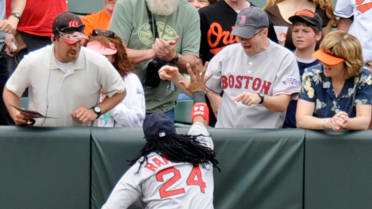 Boston Red Sox vs Yankees. Mark Bellhorn makes a leaping catch to