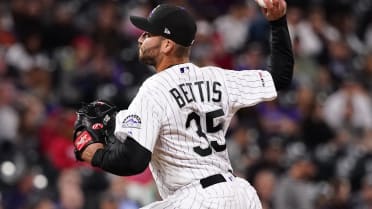 Rockies Chad Bettis beats cancer, wins Tony Conigliaro Award for courage