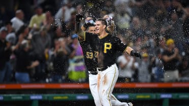 Pirates swept by Giants after walkoff seals 8-7 defeat - Bucs Dugout