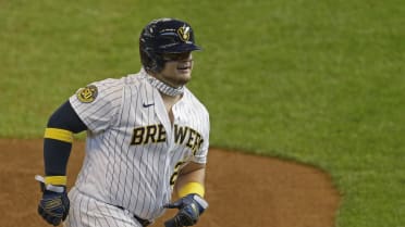 Daniel Vogelbach's 2 homers put Brewers at .500