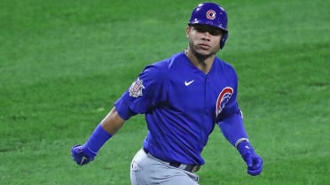 Video: Willson Contreras delivered an amazing bat flip after his
