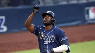 Arozarena's mom throws first pitch, watches son in MLB for 1st time at Rays-Rangers  Game 1 – KGET 17