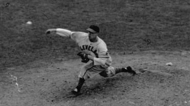 Bob Feller, Hall of Fame MLB pitcher and World War II hero, dies at 92 –  New York Daily News