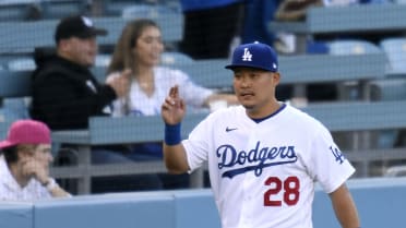 Dodgers hope to unlock Yoshi Tsutsugo's swing in LA