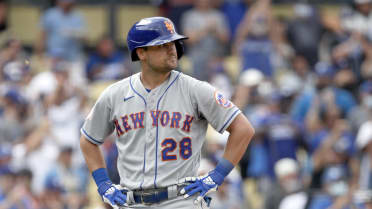 Without MLB, NY Mets' J.D. Davis tries a different game