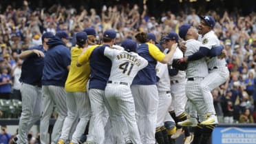 Brewers pummel Padres for back-to-back wins in series